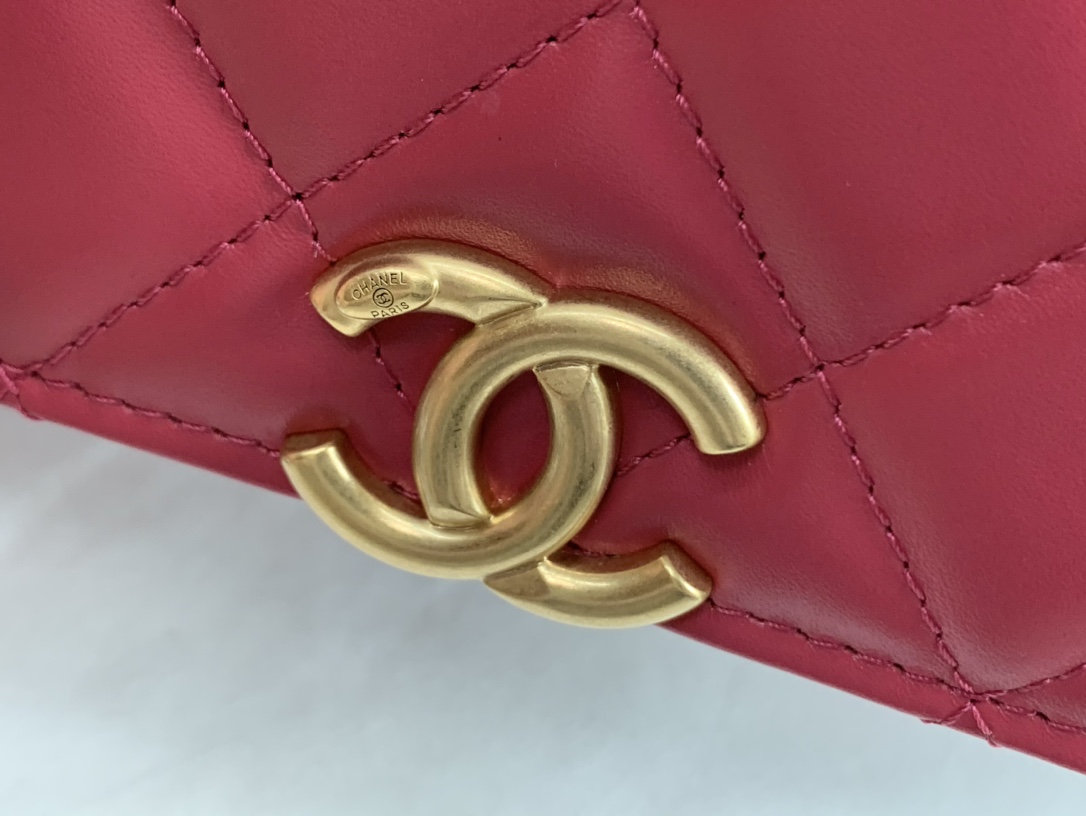 Ch**el wallet on chain calfskin & gold-tone metal red ap2289 19cm
