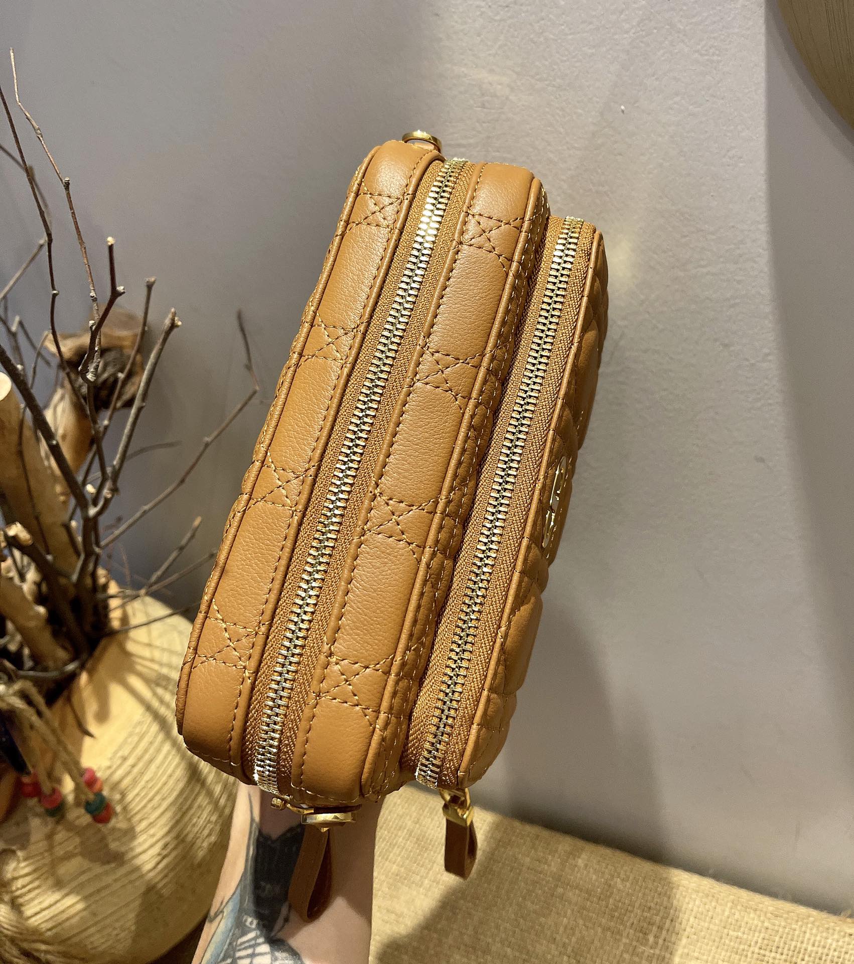 d10r caro double pouch S*pple cannage calfskin brown s5037uwhc 19 x 10.5 x 5 cm