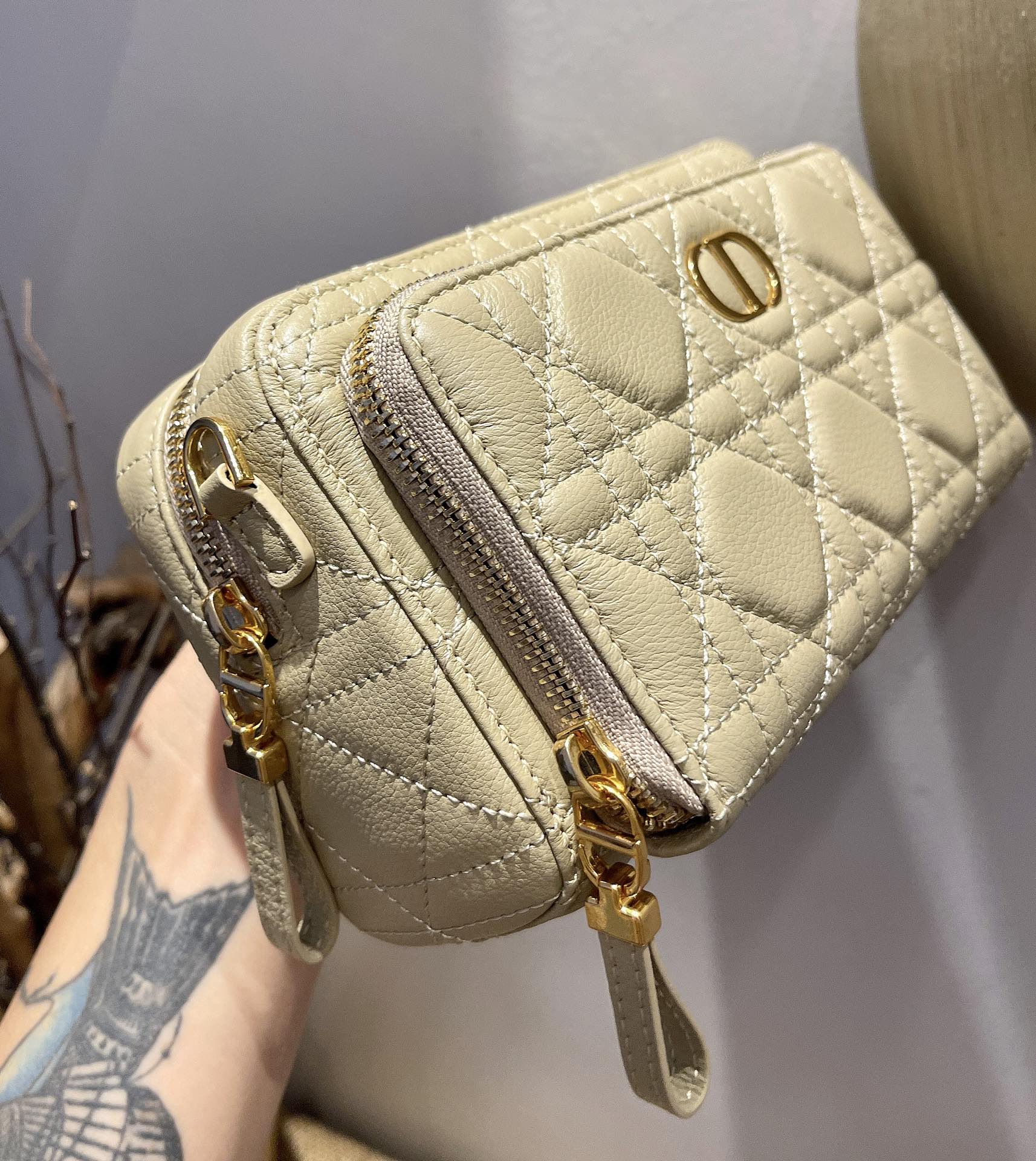 d10r caro double pouch S*pple cannage calfskin grey s5037uwhc 19 x 10.5 x 5 cm