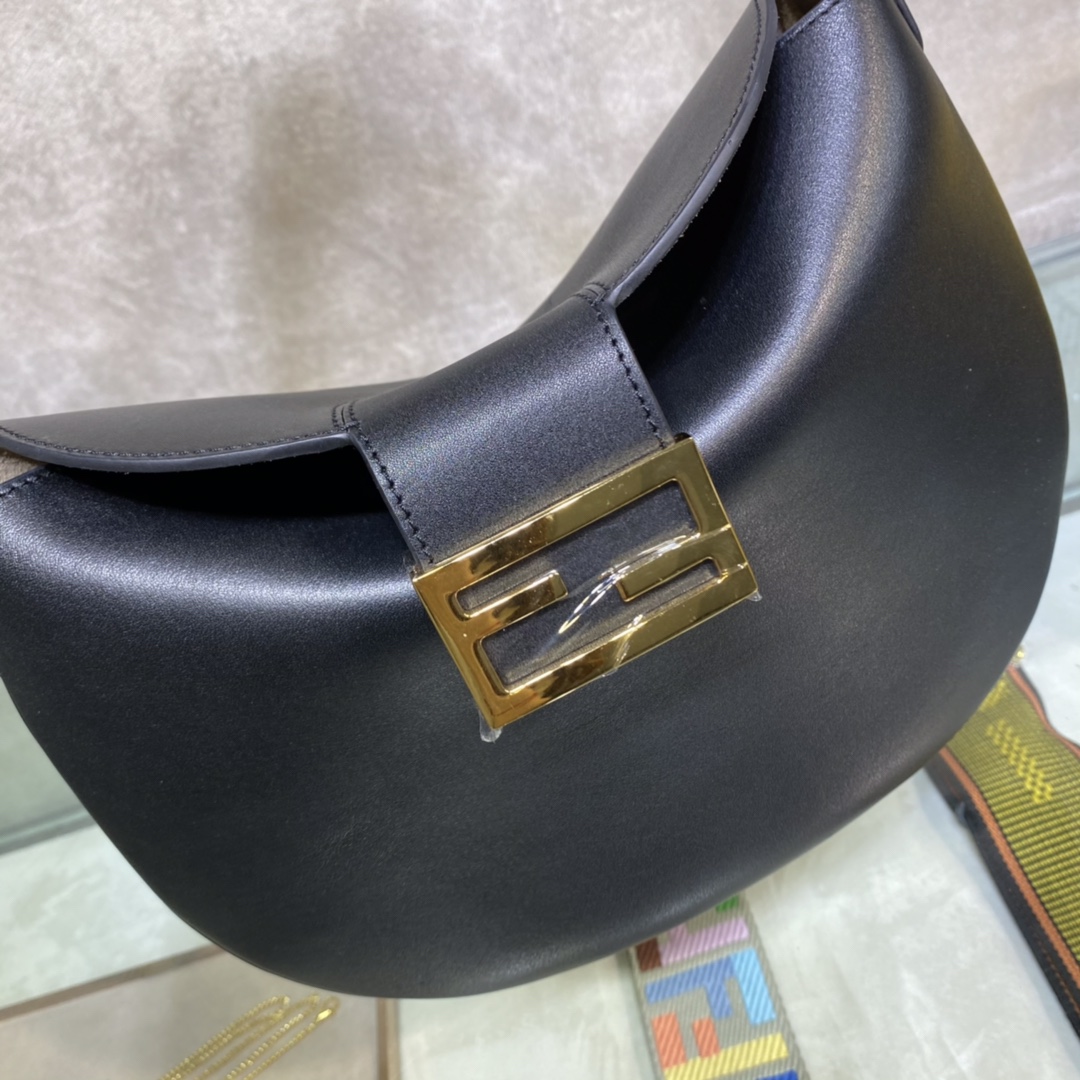 F**di small croissant black leather bag 8br790af 29 x 22 x 13 cm