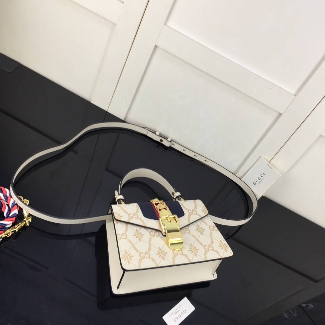 Gvc*1 small sylvie chain bag white leather 470270 20 x 14 x 8 cm