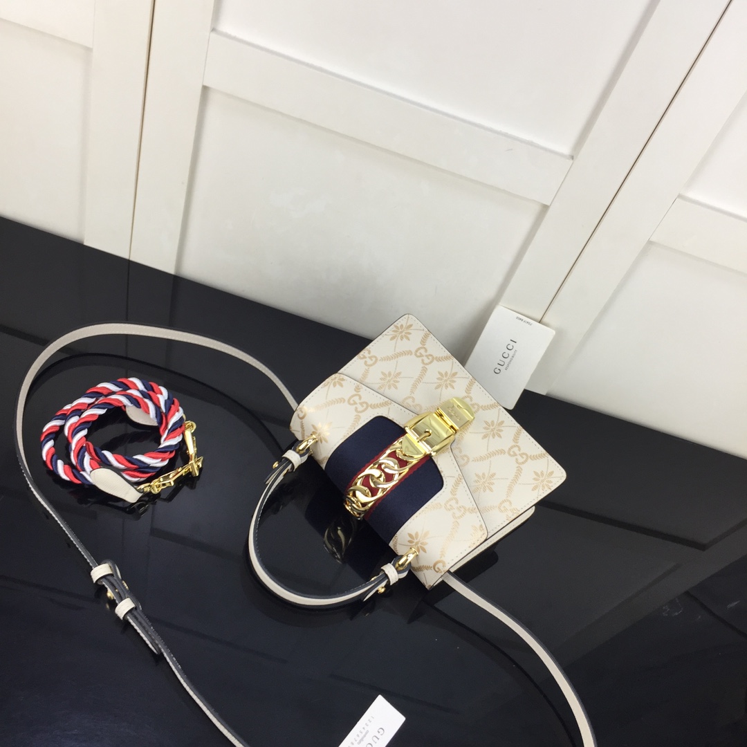 Gvc*1 small sylvie chain bag white leather 470270 20 x 14 x 8 cm