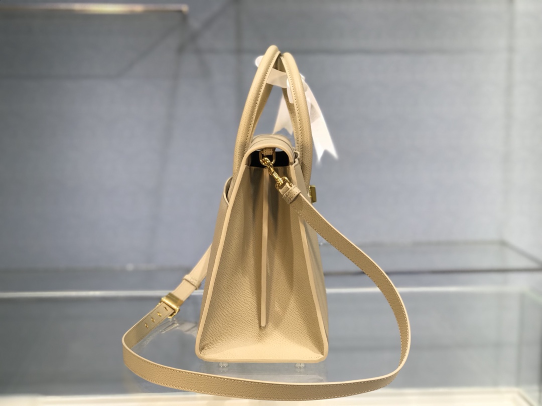 D10r large st honorÉ tote beige grained calfskin m9306 30 cm