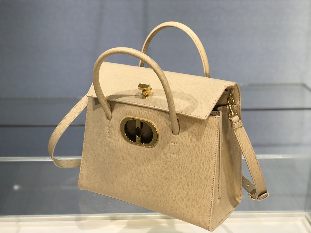 D10r large st honorÉ tote beige grained calfskin m9306 30 cm