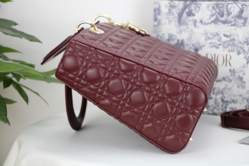D10r large lady D10r bag burgundy cannage lambskin m0566 32 x 25 x 11 cm