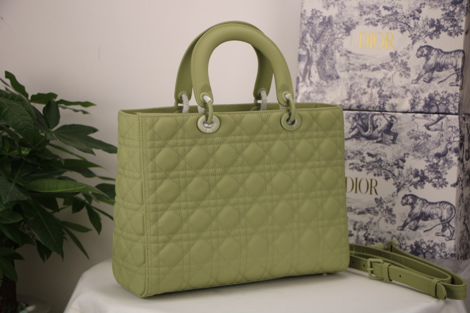 D10r large lady D10r bag willow green ultramatte cannage calfskin m0566 32 x 25 x 11 cm