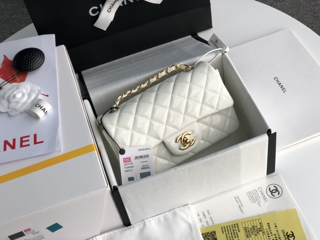 Ch**el cf mini patent calfskin & golden metal white bag 20cm