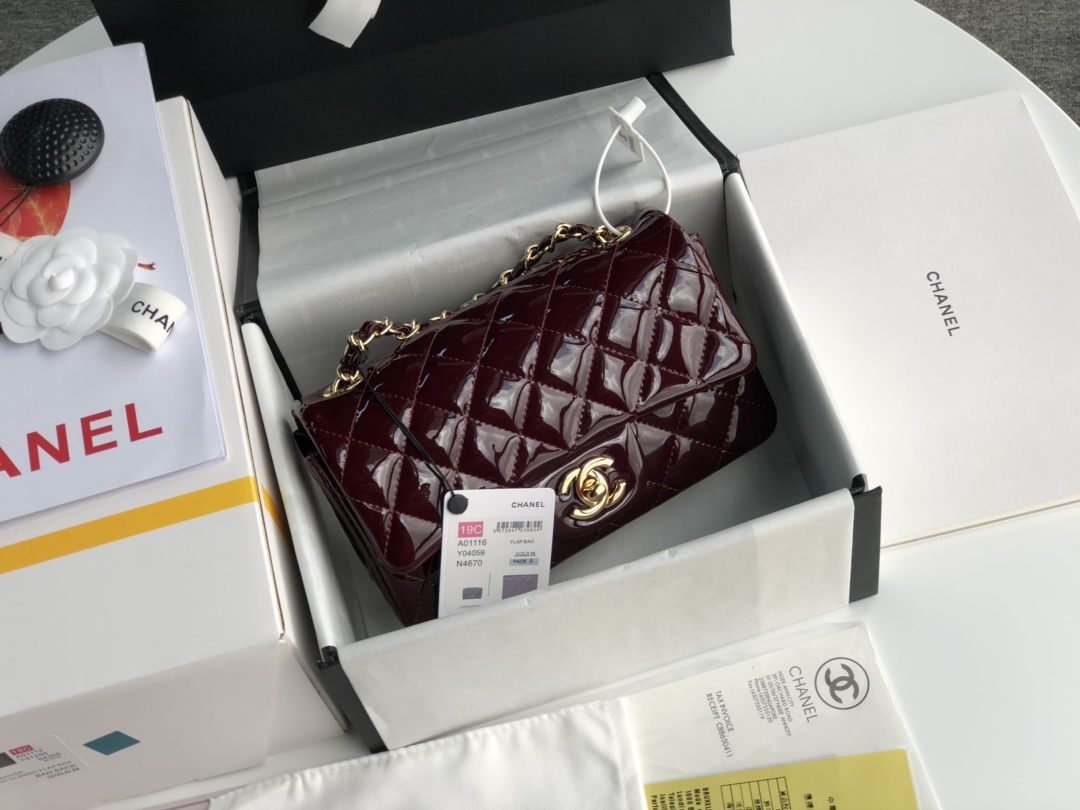 Ch**el cf mini patent calfskin & golden metal burgundy bag 20cm