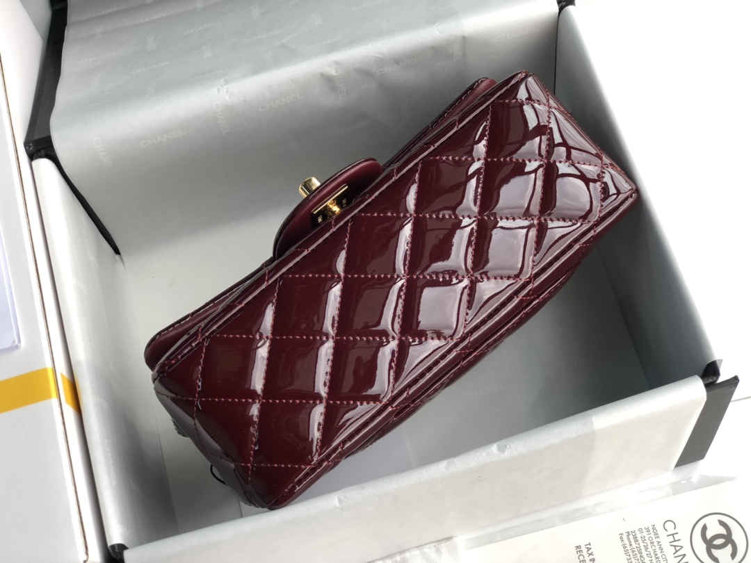 Ch**el cf mini patent calfskin & golden metal burgundy bag 20cm