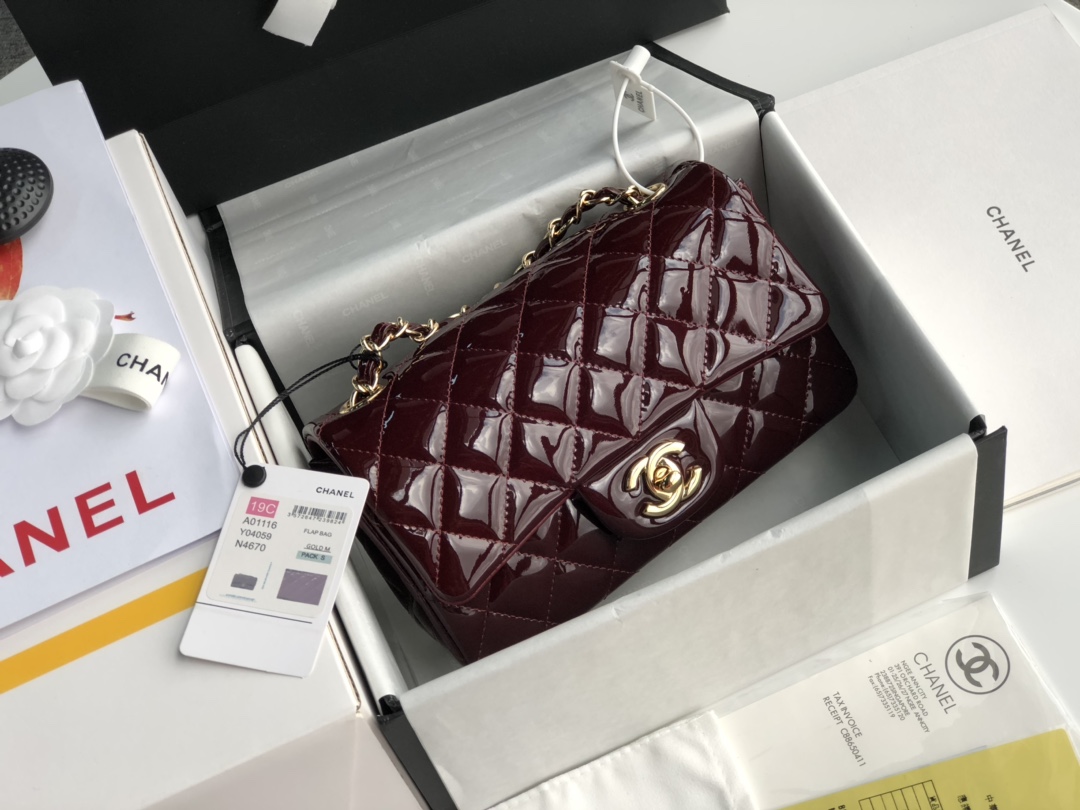 Ch**el cf mini patent calfskin & golden metal burgundy bag 20cm