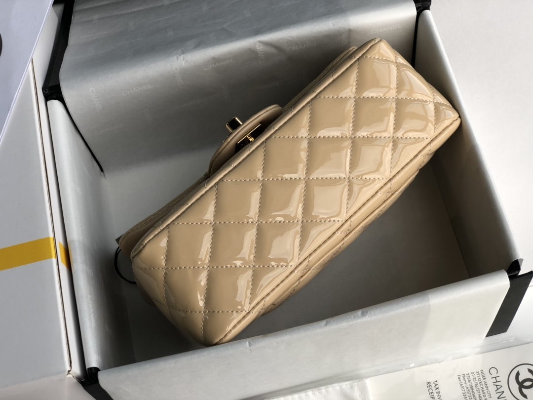 Ch**el cf mini patent calfskin & golden metal beige bag 20cm