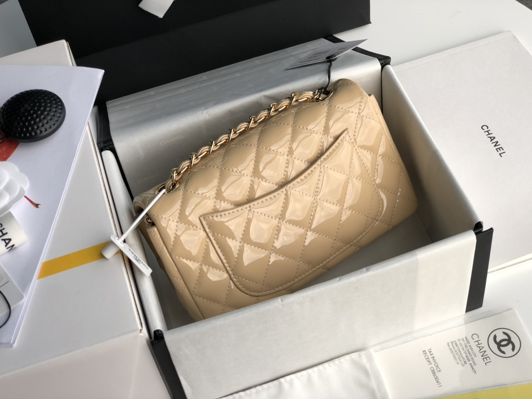 Ch**el cf mini patent calfskin & golden metal beige bag 20cm