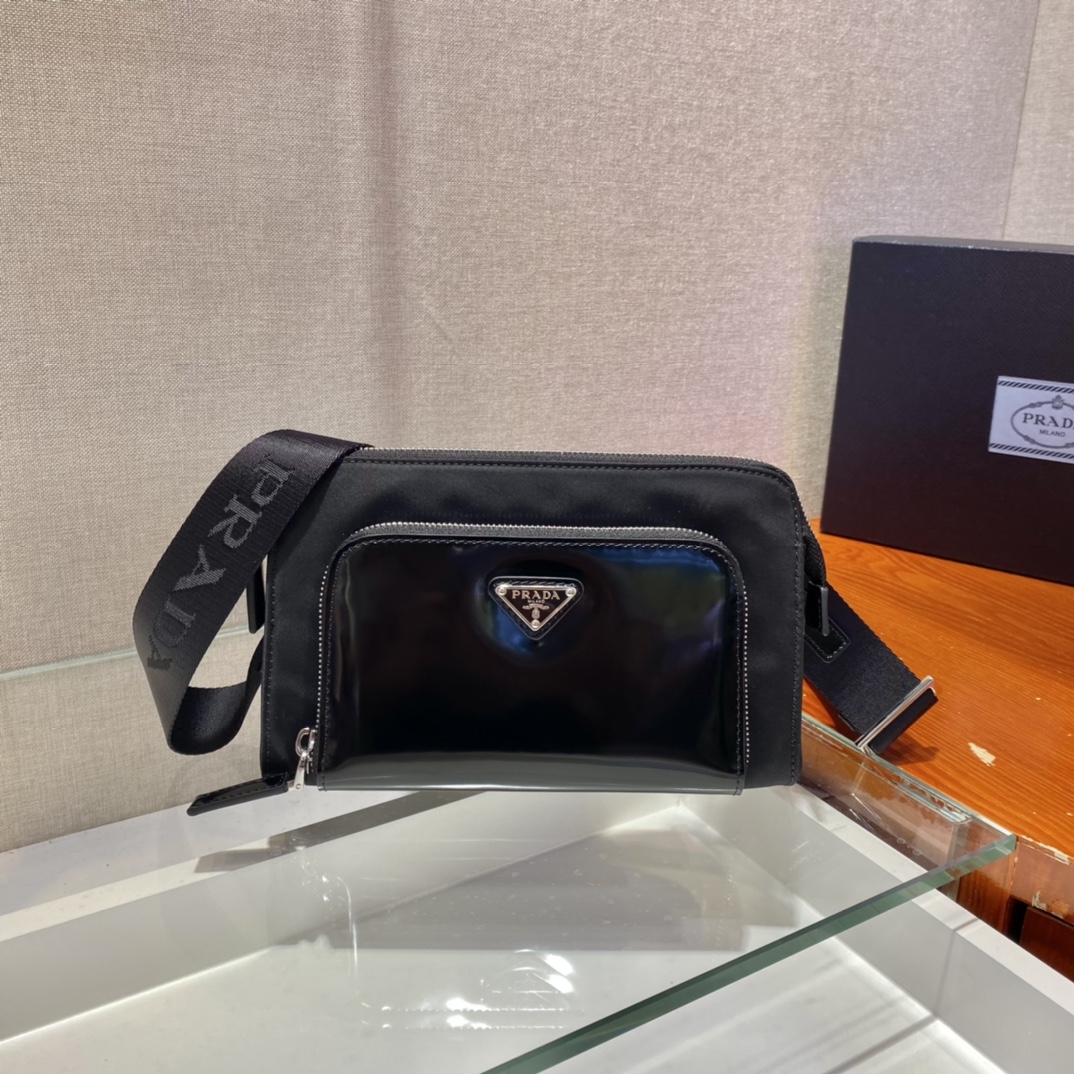 Pra*a re-nylon and leather shoulder bag 2vh130 22 x 14 x 3.5 cm