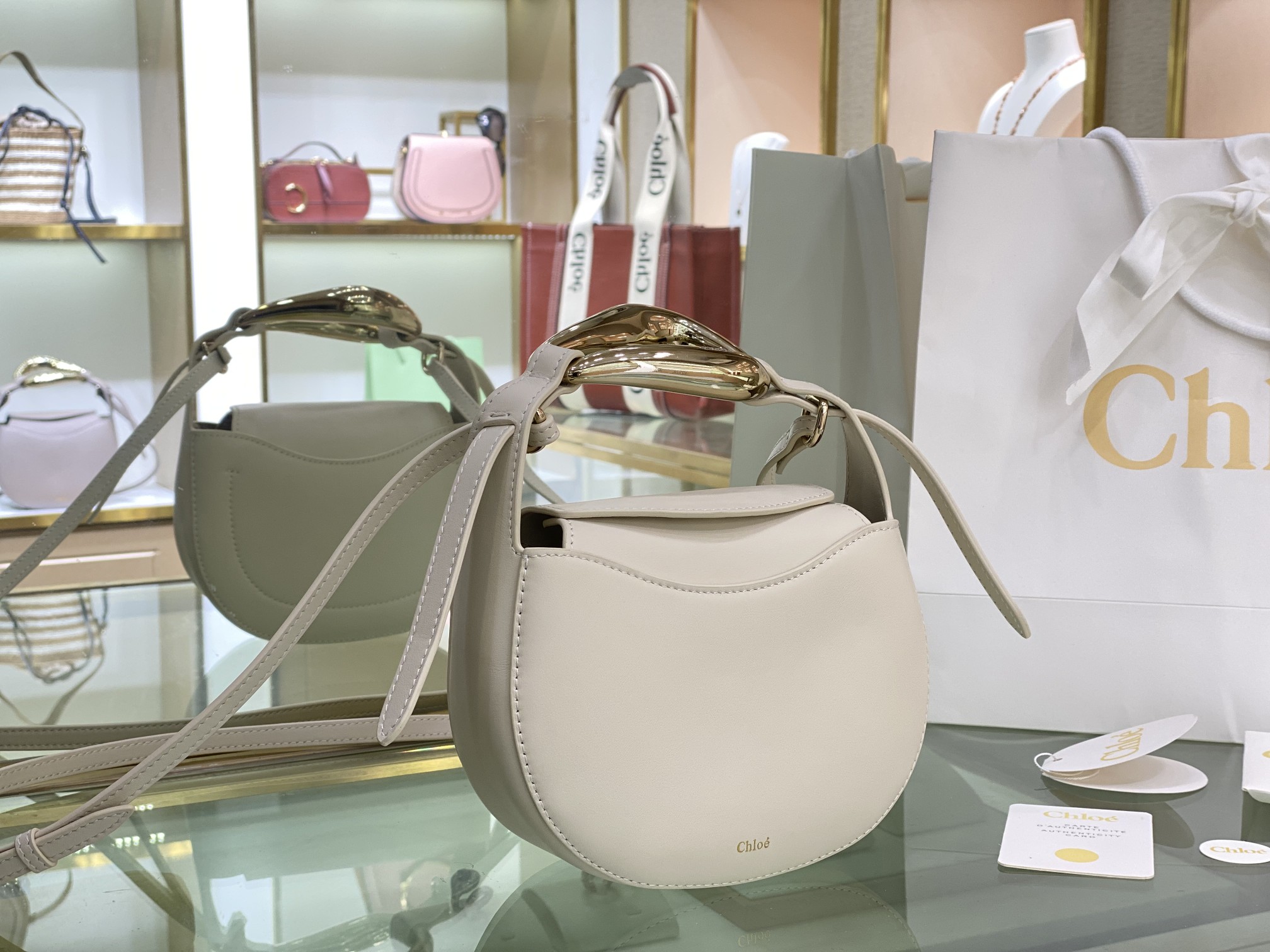 CHLOE KISS SMALL BAG Grain Calfskin White CHC21US350 20 x 26 x 8 cm