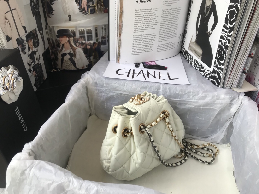 Ch**el mini drawstring bag in white as1802 20 x 17 x 10 cm