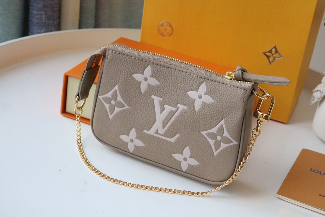 l0vis Vvtt0n mini pochette accessoires bicolor monogram empreinte leather grey m80732 15.5 x 10.5 x 4 cm