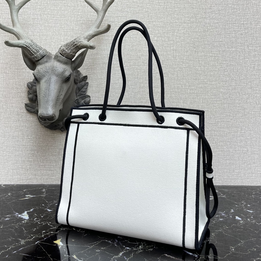 F**di medium roma tote bag white 8bh380aei1
