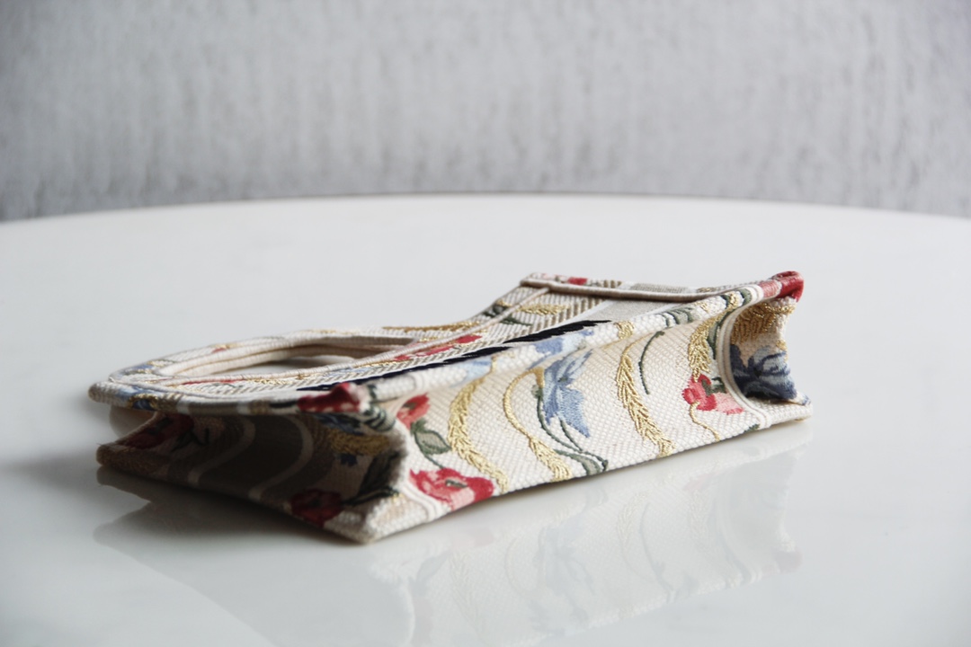 D10r mini book tote beige multicolor hibiscus embroidery s5475 22.5 x 24 x 8 cm