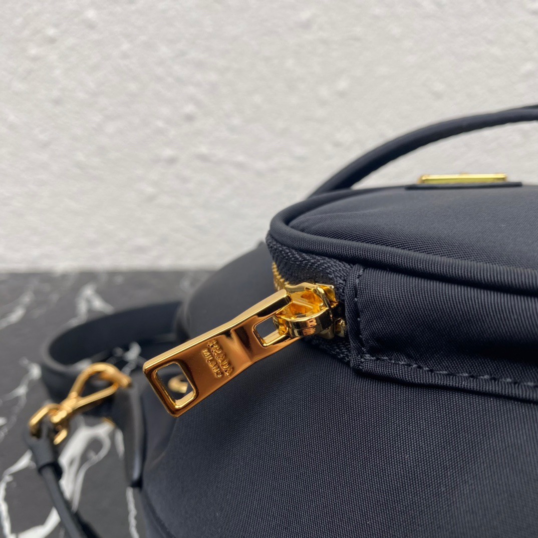 Pra*a duet re-nylon shoulder bag black 1bh038 23 × 18 × 12 cm