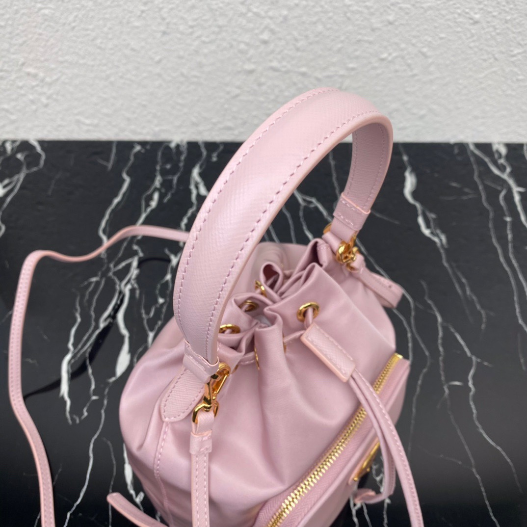 Pra*a duet re-nylon shoulder bag alabaster pink 1bh038 23 × 18 × 12 cm