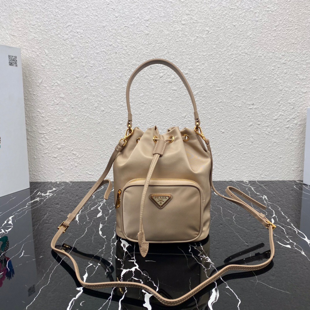 Pra*a duet re-nylon shoulder bag desert beige 1bh038 23 × 18 × 12 cm