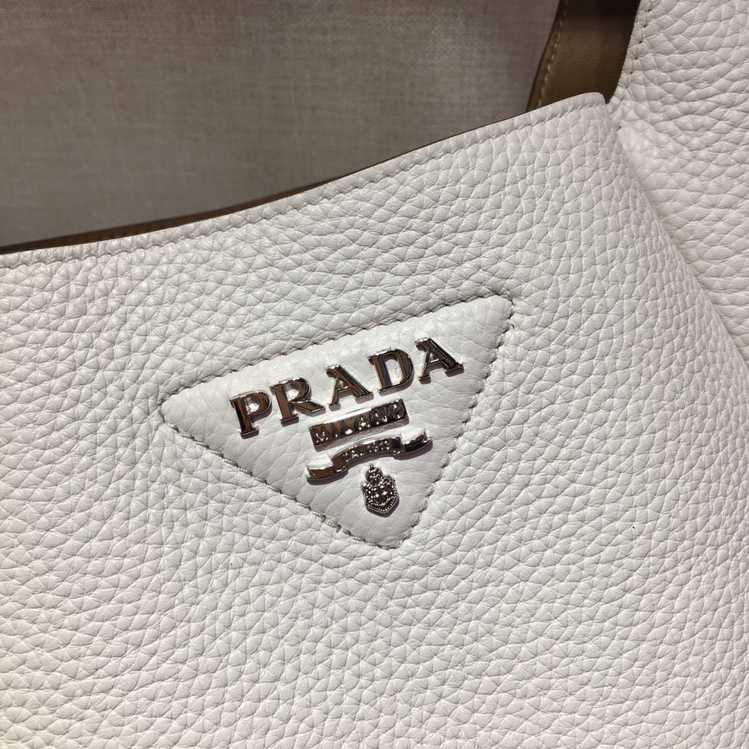 Pra*a leather handbag chalk white 1bc127 23 x 21 x 13 cm