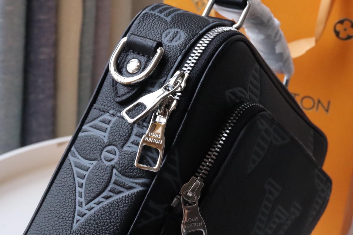 l0vis Vvtt0n flight case taurillon shadow m57287 26 x 20 x 6 cm