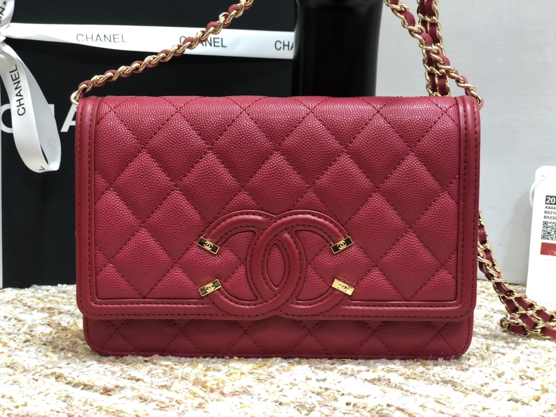 Ch**el cc filigree woc grain leather burgundy a84451 19.5 × 3.5 × 12 cm