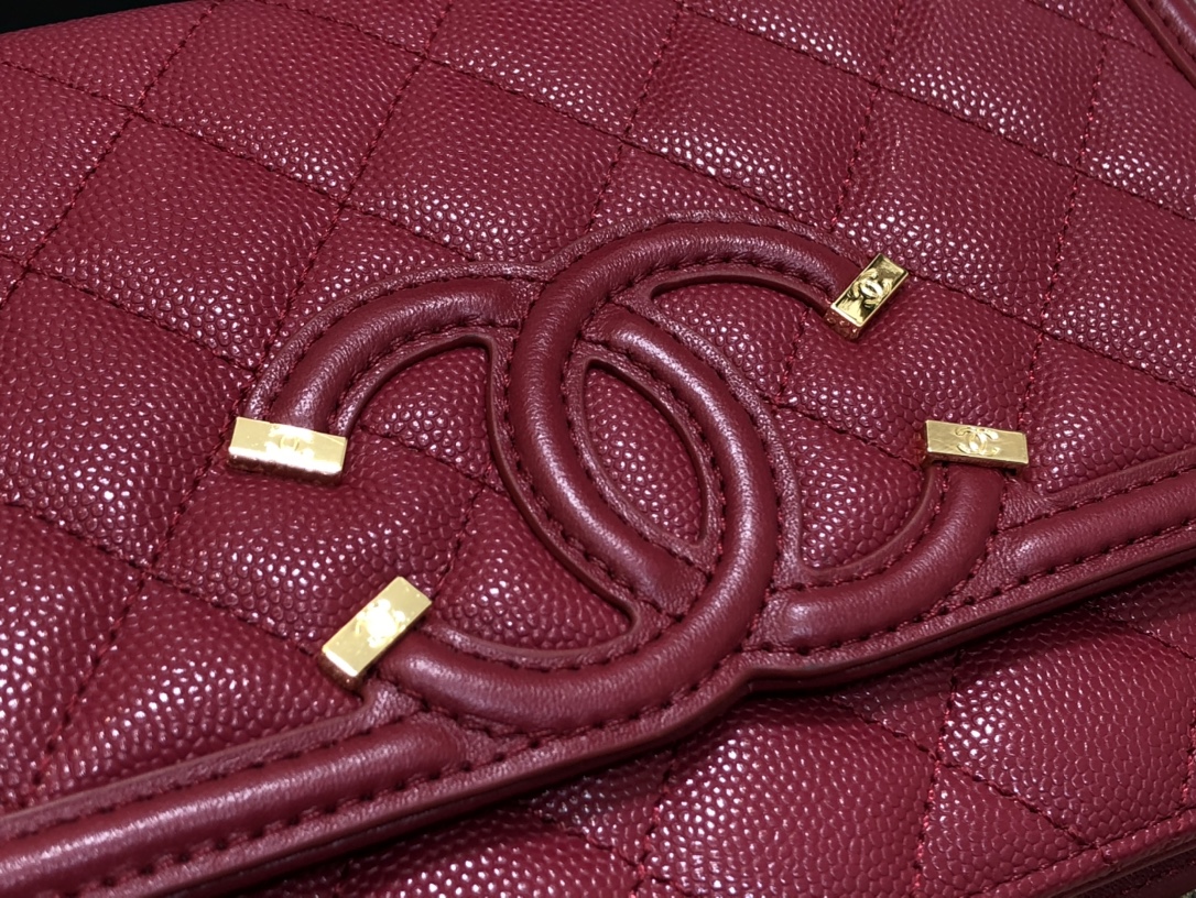 Ch**el cc filigree woc grain leather burgundy a84451 19.5 × 3.5 × 12 cm