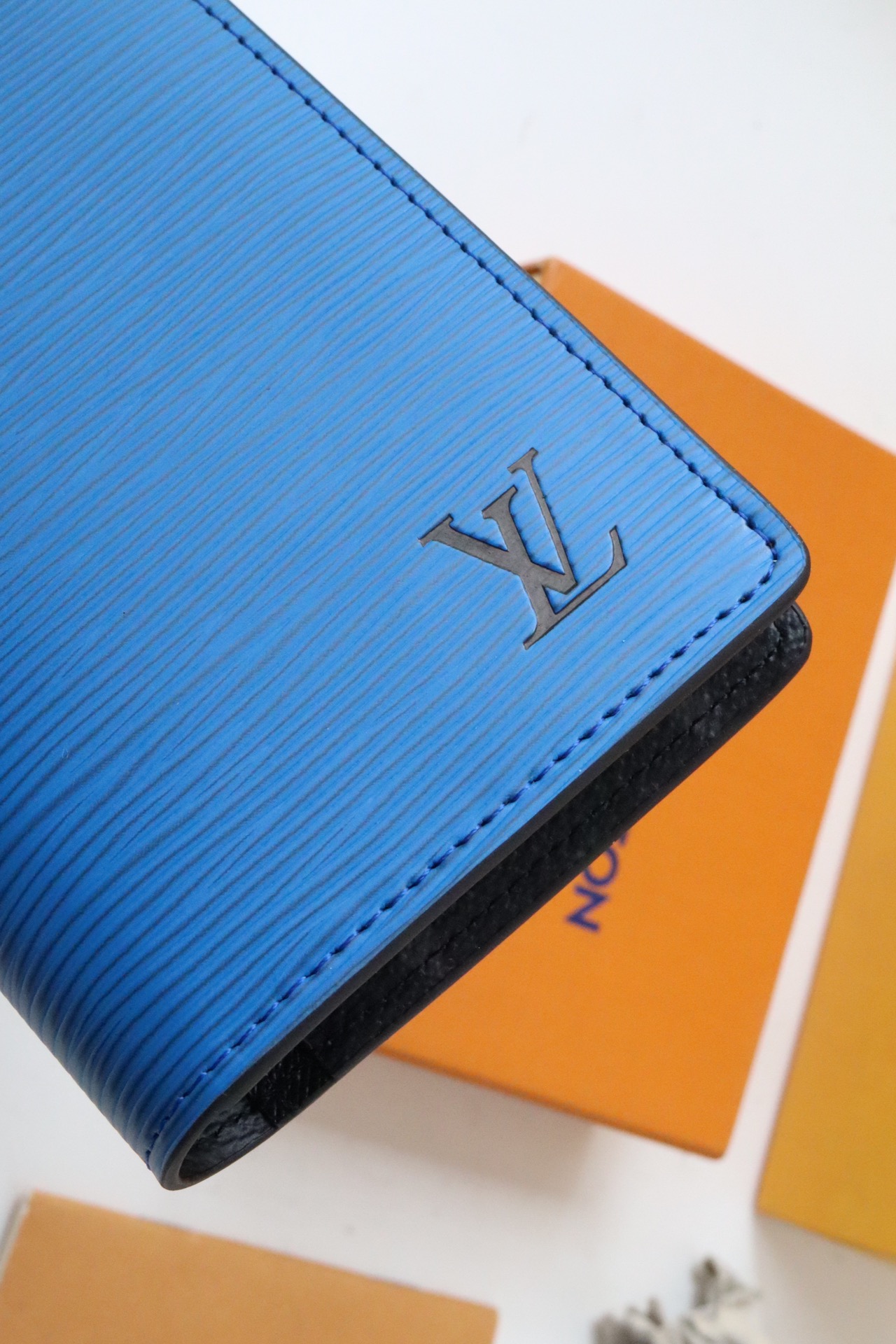 l0vis Vvtt0n brazza wallet epi leather blue m80772 10 x 19 x 2 cm