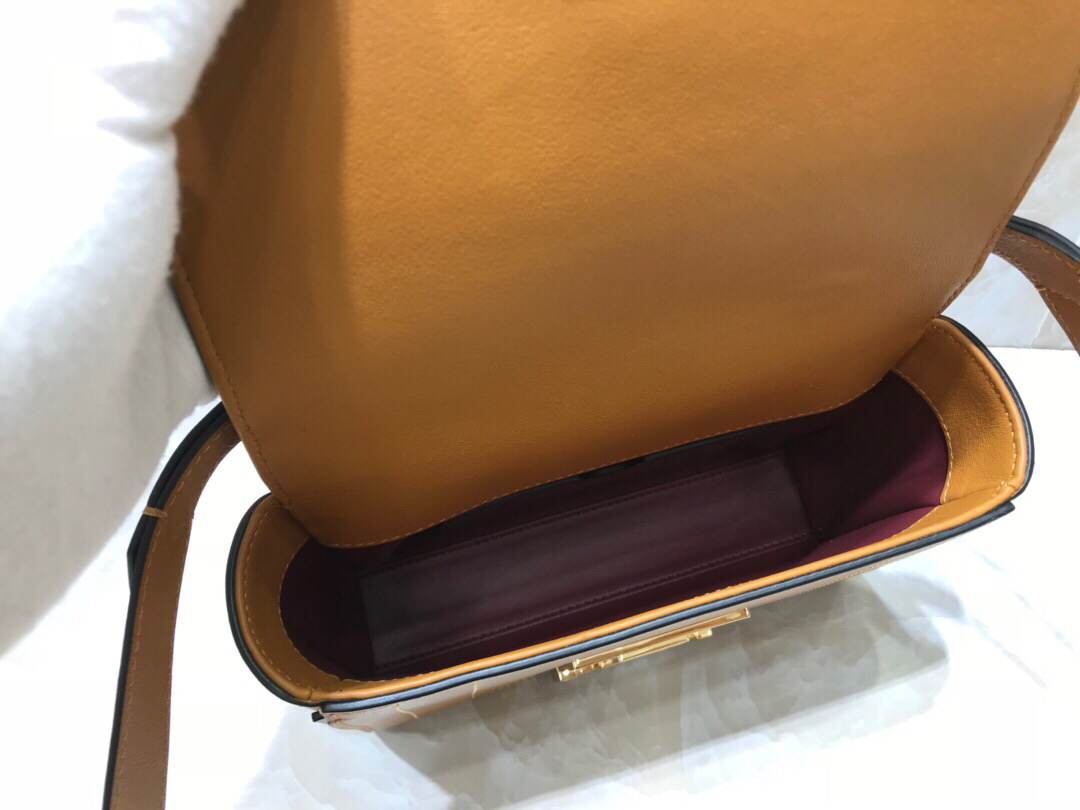 GIVENCHY SMALL EDEN BAG Brown 19 × 14 × 5.5 cm