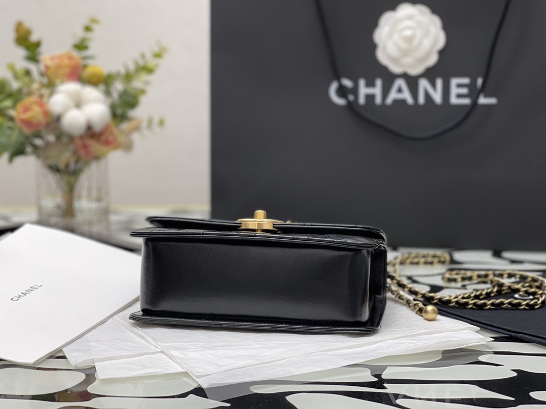 Ch**el small flap bag calfskin & gold-tone metal black as2649 12.3 x 19.2 x 3.5 cm