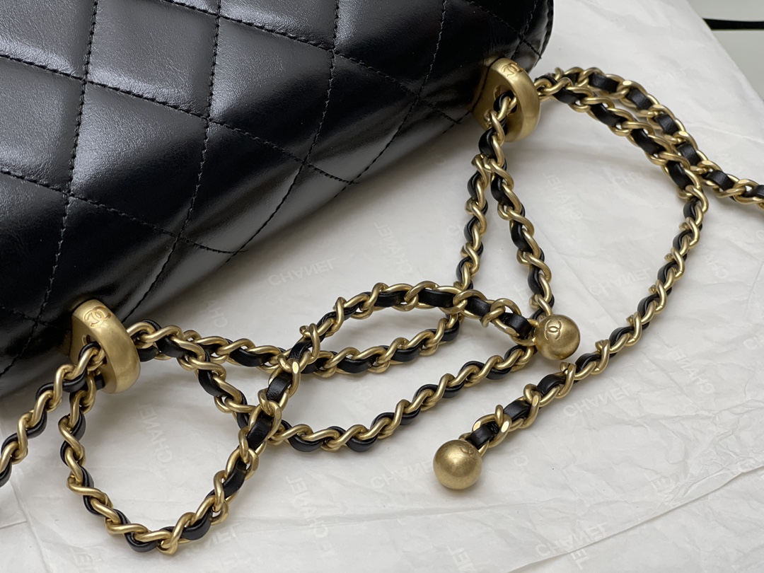 Ch**el small flap bag calfskin & gold-tone metal black as2649 12.3 x 19.2 x 3.5 cm