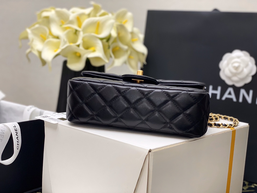Ch**el charm strap flap bag lambskin black as1787 17 x 20 cm