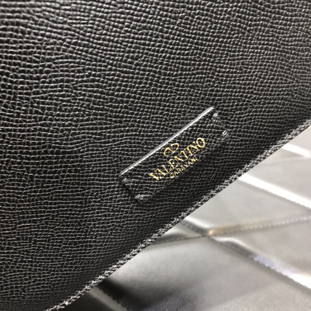 Va1e*ntin0 small vsling grainy calfskin shoulder bag black vw2b0f01 18 x 18 x 9 cm