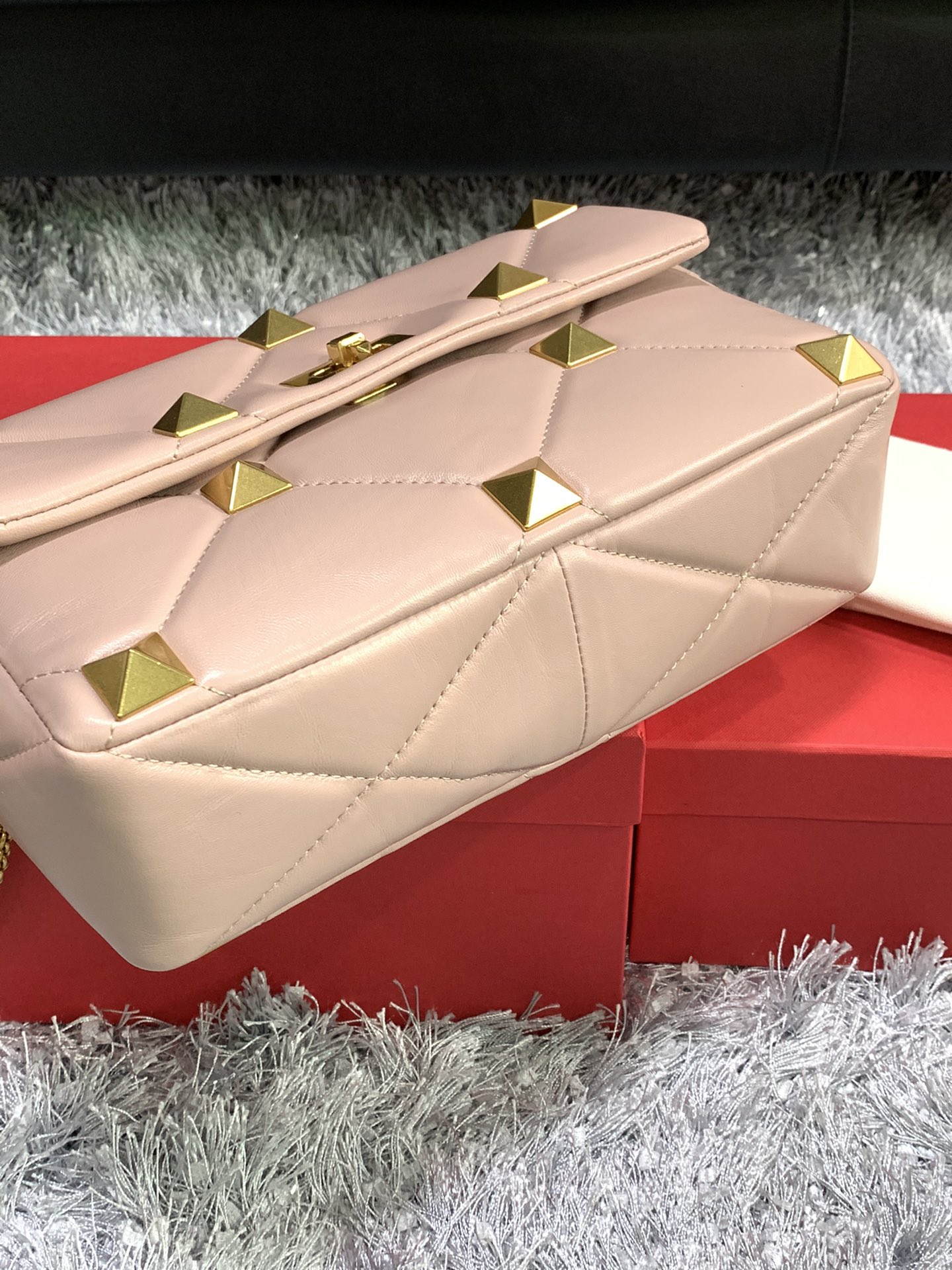 Va1e*ntin0 large roman stud the shoulder bag in nappa with chain rose cannelle ww2b0i60bsf 30 x 20 x 12 cm