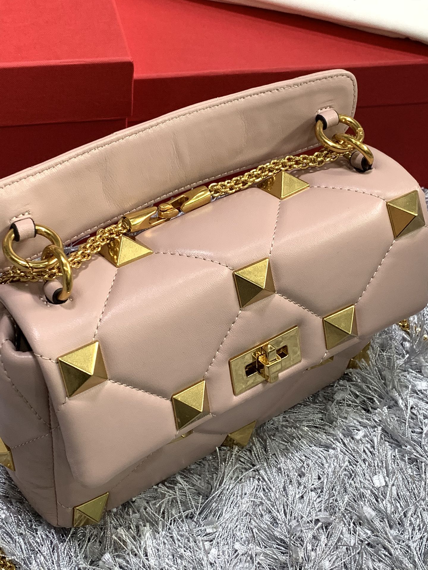 Va1e*ntin0 medium roman stud the shoulder bag in nappa with chain rose cannelle vw0b0i82bsf 25 x 16 x 10 cm