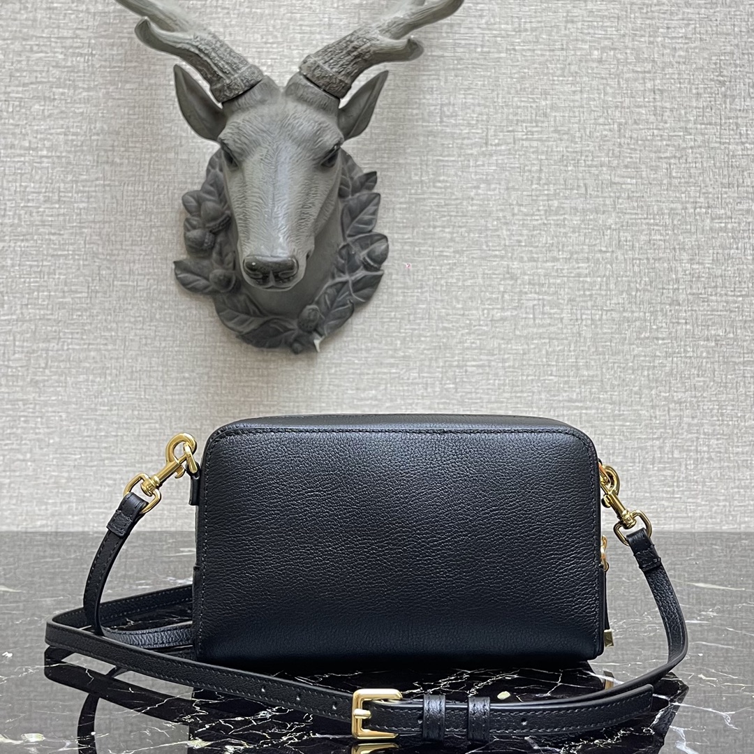 D10r saddle double pouch goatskin black s5668cceh 19 x 10.5 x 5 cm