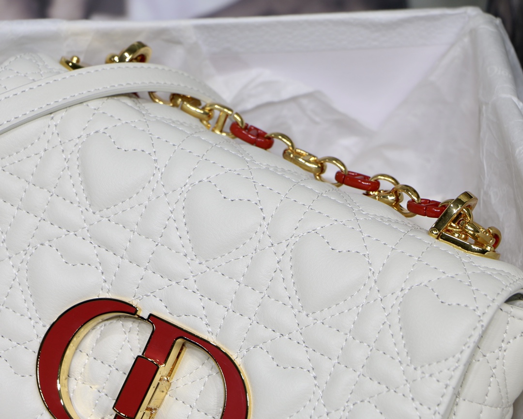 D10r small D10ramour caro bag cannage calfskin with heart motif white m9241 20 x 12 x 7 cm