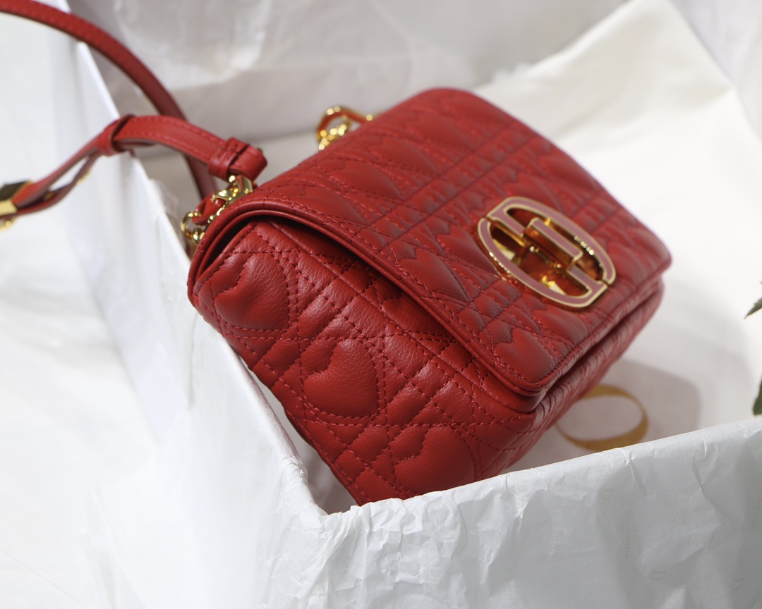 D10r small D10ramour caro bag cannage calfskin with heart motif red m9241 20 x 12 x 7 cm