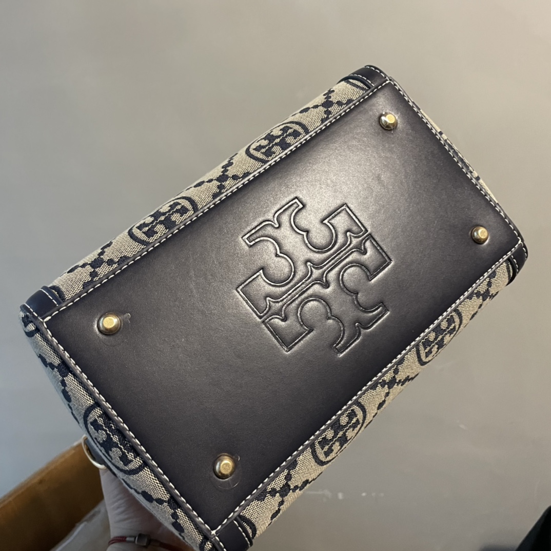 TORYBURCH MEDIUM MONOGRAM JACQUARD BARREL Navy 83970 25 x 16 x 18.5 cm