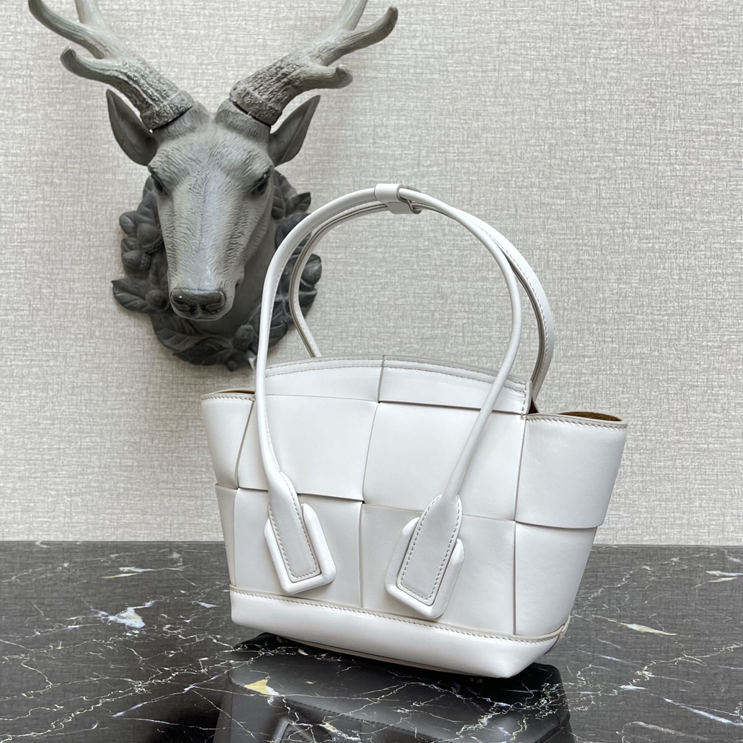 b0tt*ga Ven*ta small arco white 600606 29 x 8 x 17 cm