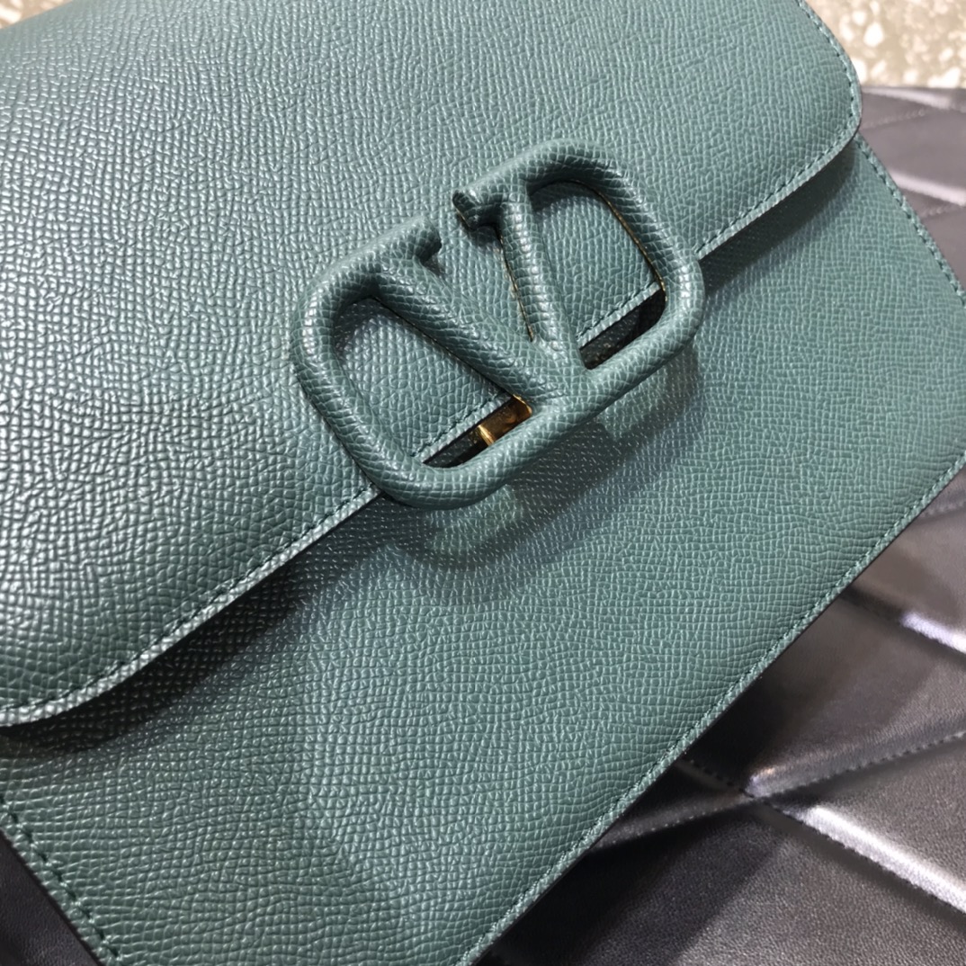 Va1e*ntin0 vsling grainy calfskin shoulder bag dark green vw2b0f00 22 x 11 x 17 cm