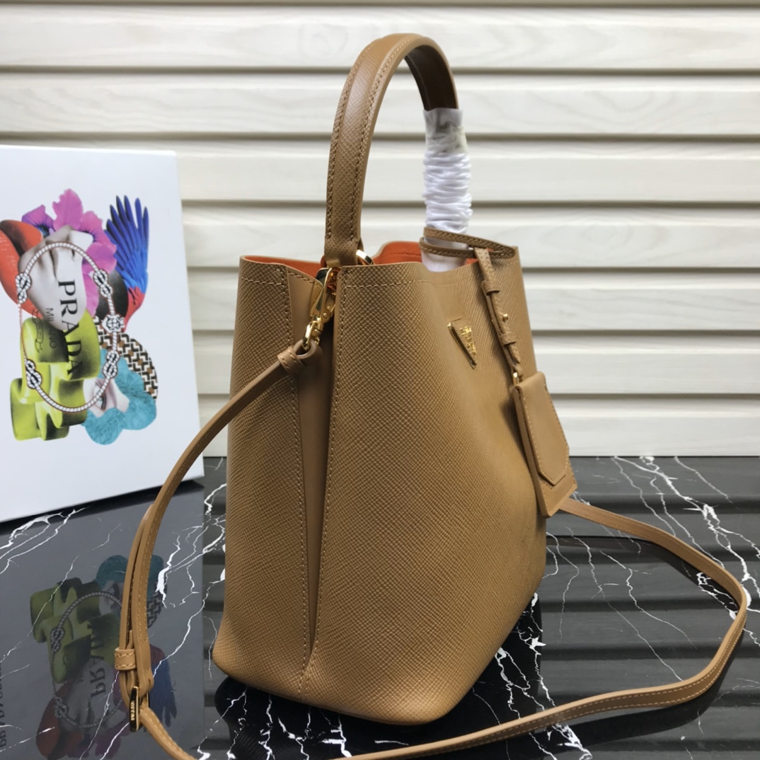 Pra*a medium panier saffiano leather bag brown 1ba212 22 × 23 × 13 cm