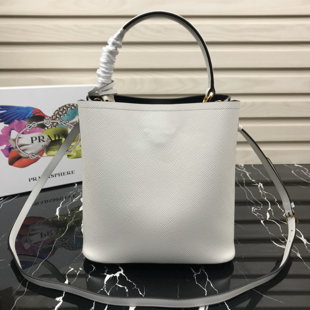 Pra*a medium panier saffiano leather bag white and black 1ba212 22 × 23 × 13 cm