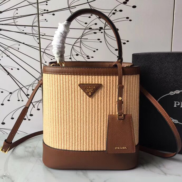 Pra*a medium straw panier bag tan brown 1ba212 13 x 22 x 23 cm