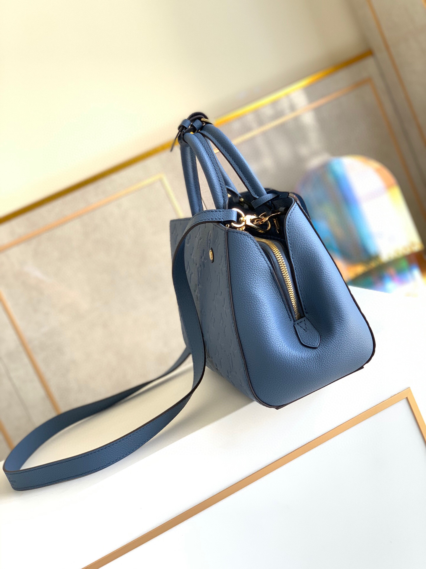 l0vis Vvtt0n montaigne bb monogram empreinte leather blue m42747 29 x 20 x 13 cm