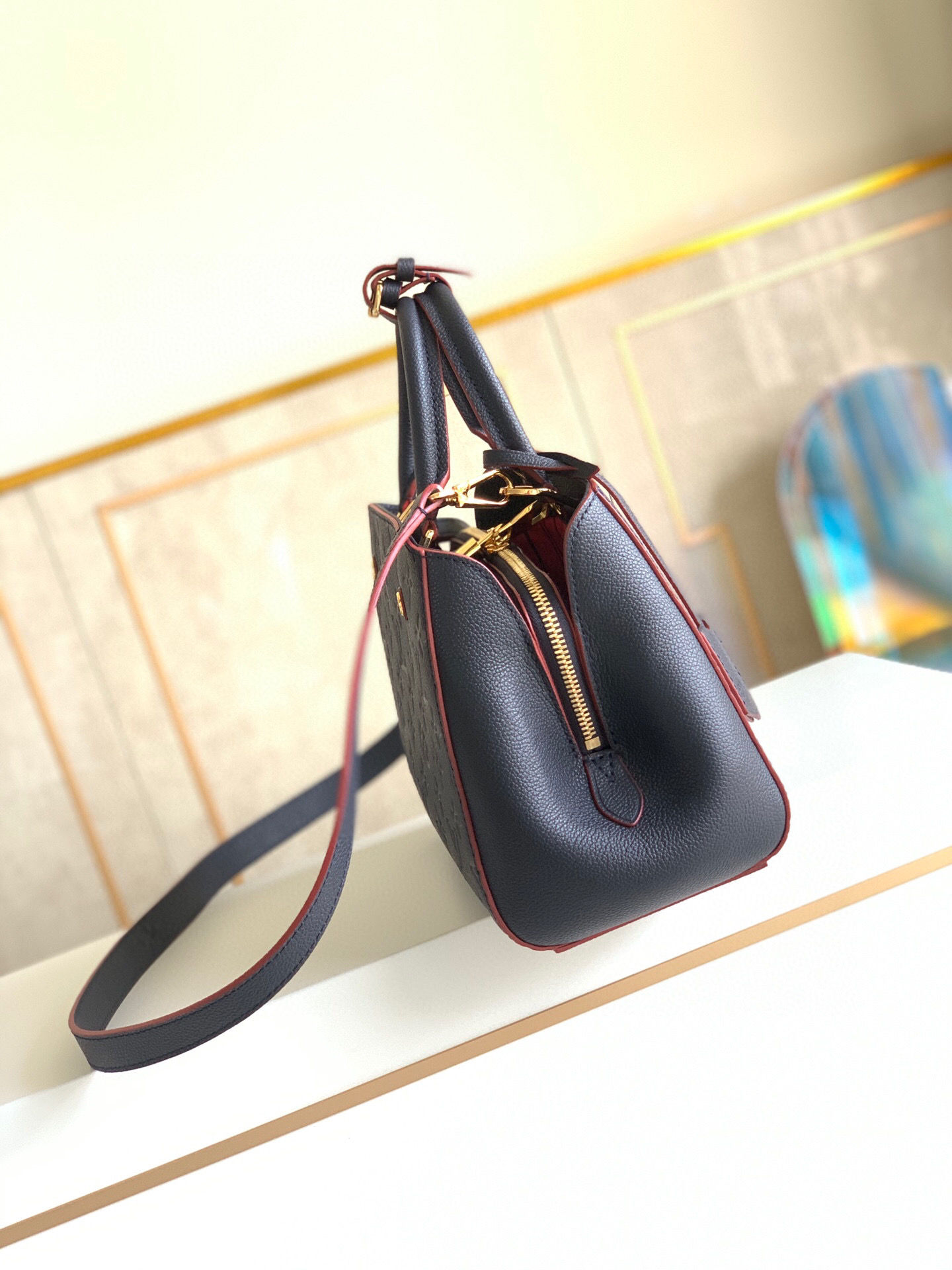 l0vis Vvtt0n montaigne bb monogram empreinte leather marrine rouge m42747 29 x 20 x 13 cm