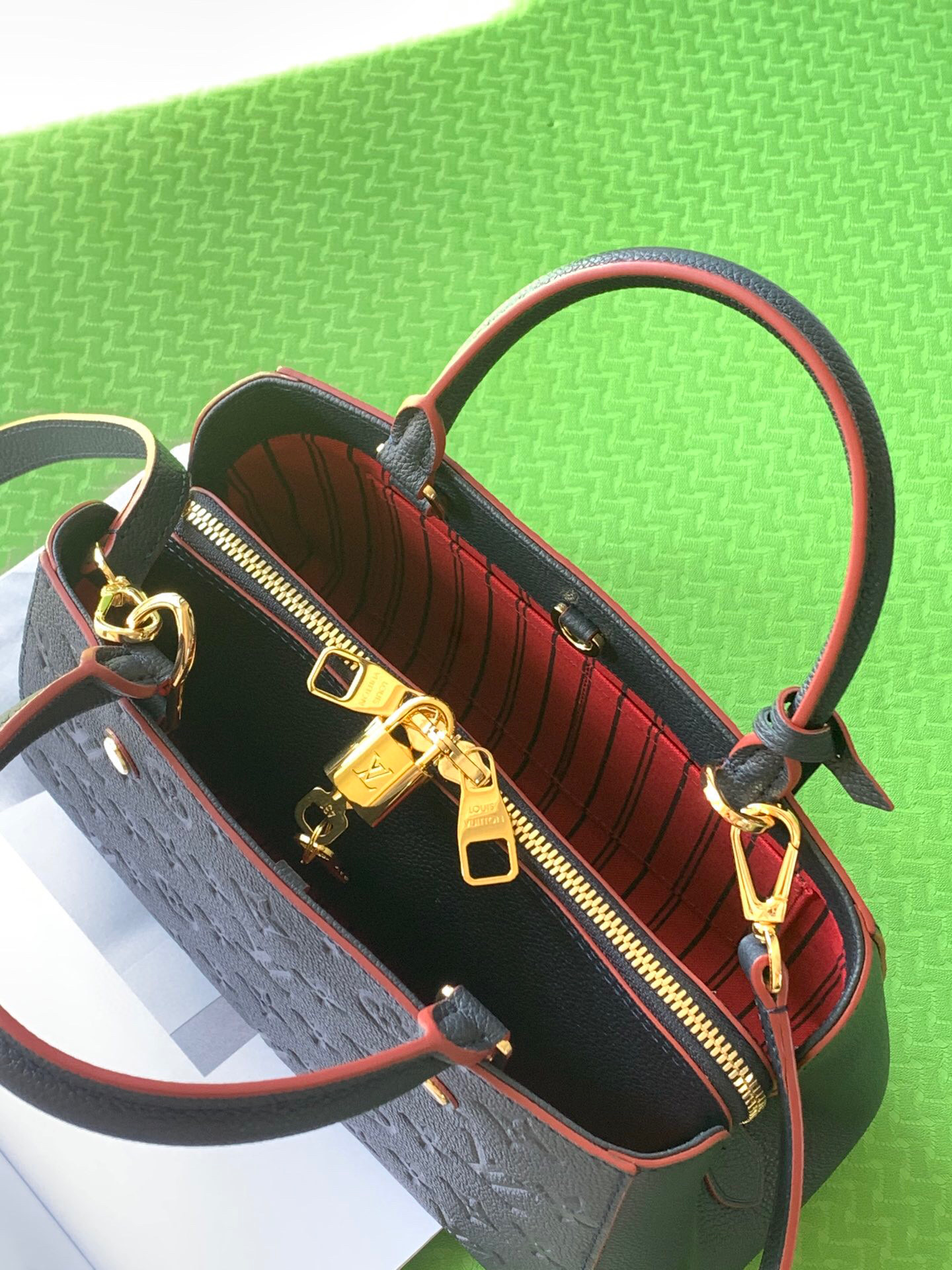 l0vis Vvtt0n montaigne bb monogram empreinte leather marrine rouge m42747 29 x 20 x 13 cm