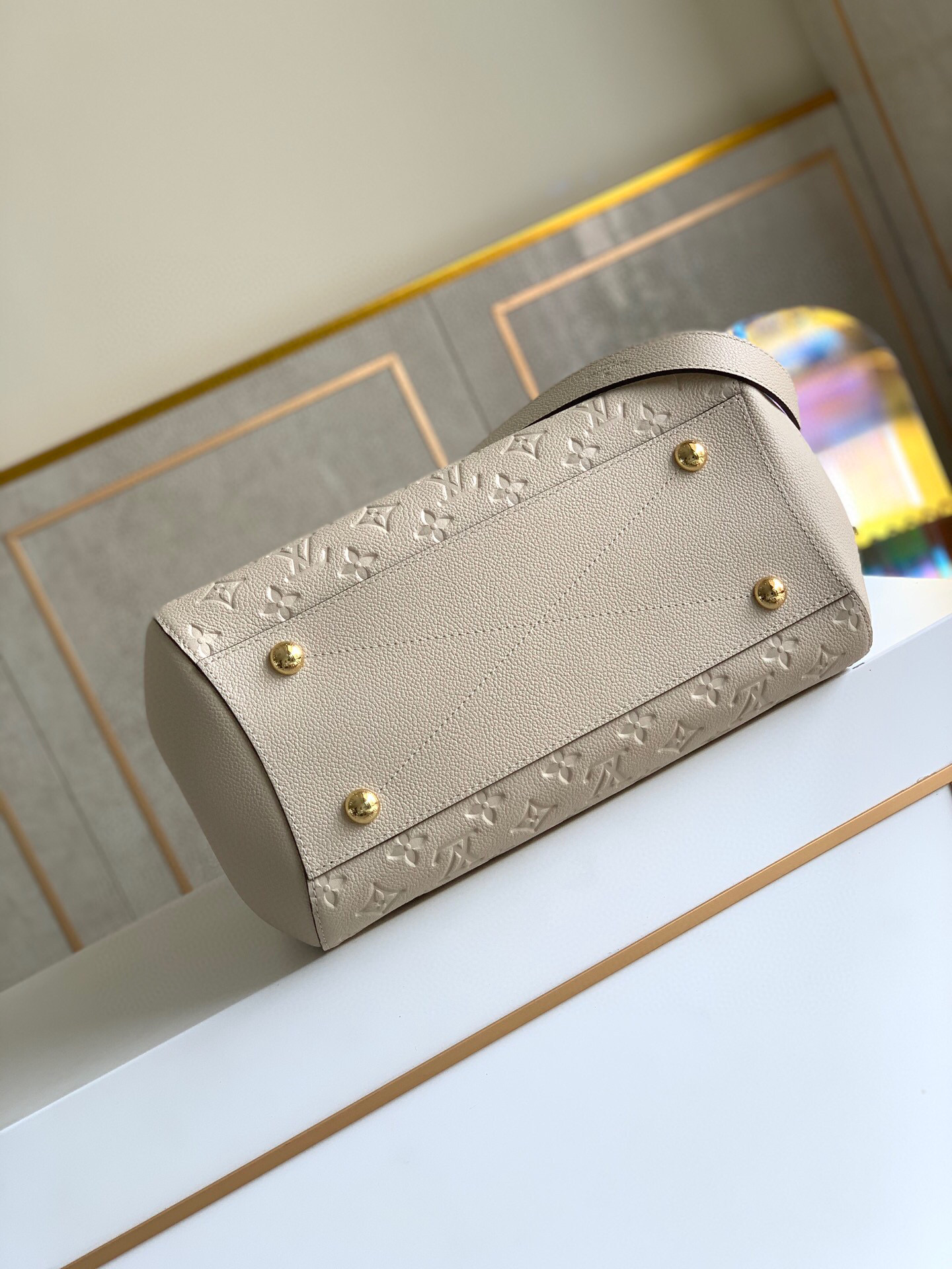 l0vis Vvtt0n montaigne mm monogram empreinte leather creme m41048 33 × 23 × 15 cm